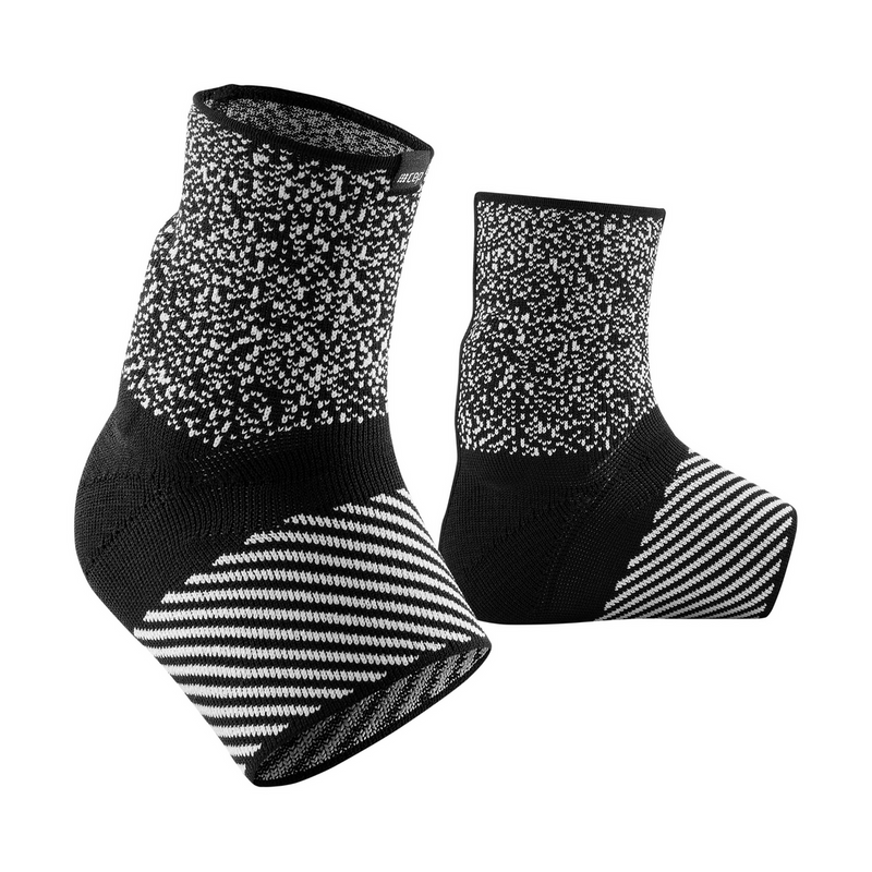 CEPMaxSupportAnkleSleeveBlack-White